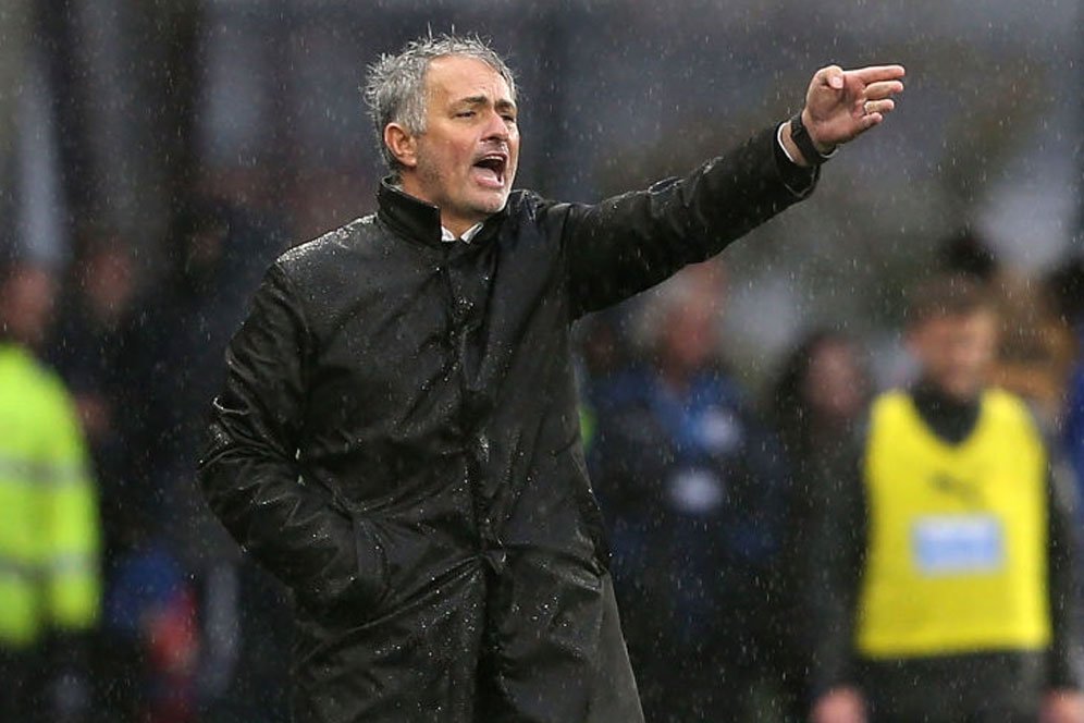 Mourinho Tuding Pemain City Mudah Jatuh