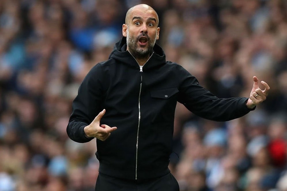 City Terus Menang, Guardiola Masih Keluhkan Kinerja Wasit