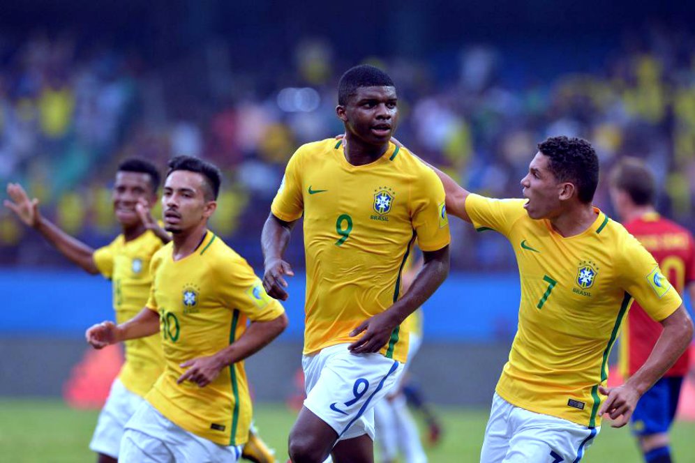 Barca Tertarik Pada Bomber Muda Flamengo