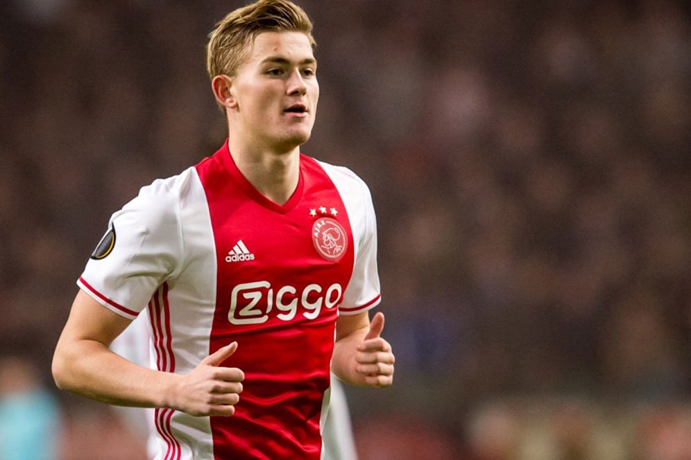 Diincar Barca dan City, Begini Respon Wonderkid Ajax Ini