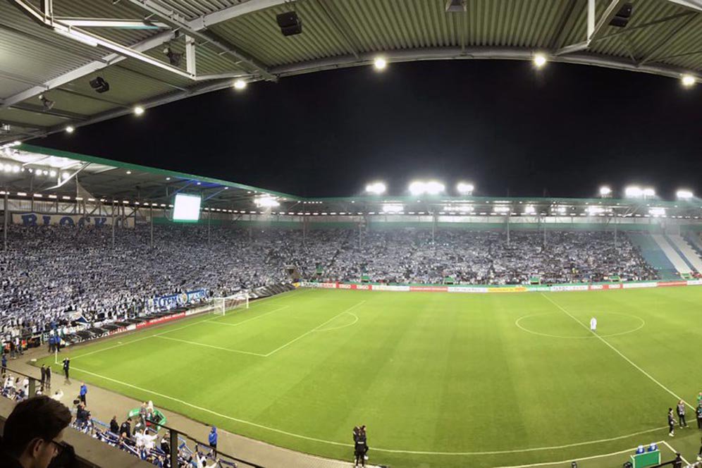 Tandang ke Markas Klub Divisi 3, Dortmund Disuguhi Banner Horor