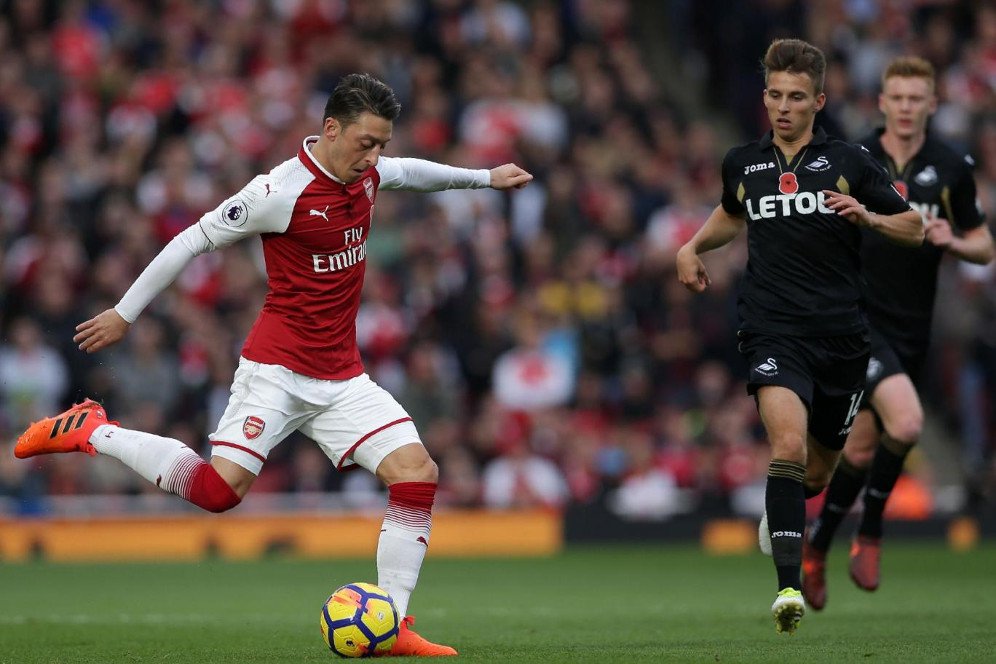 Ozil Dianggap Tak Layak Kenakan Nomor Punggung 10