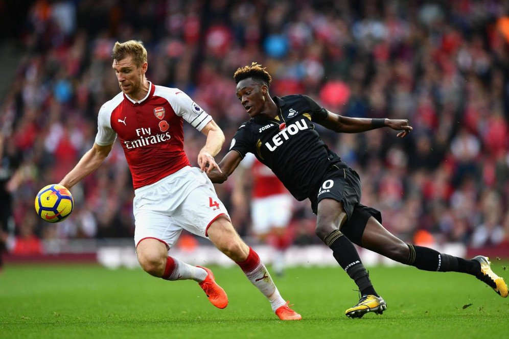 Tak Ingin Lagi Bermain, Mertesacker Dianggap Tak Memiliki Rasa Hormat Tak Ingin Lagi Bermain, Mertesacker Dianggap Tak Memiliki Rasa Hormat