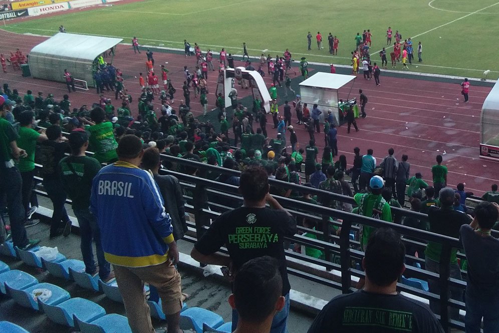 Persebaya Tuding Ofisial Kalteng Putra Jadi Biang Kericuhan Persebaya Tuding Ofisial Kalteng Putra Jadi Biang Kericuhan