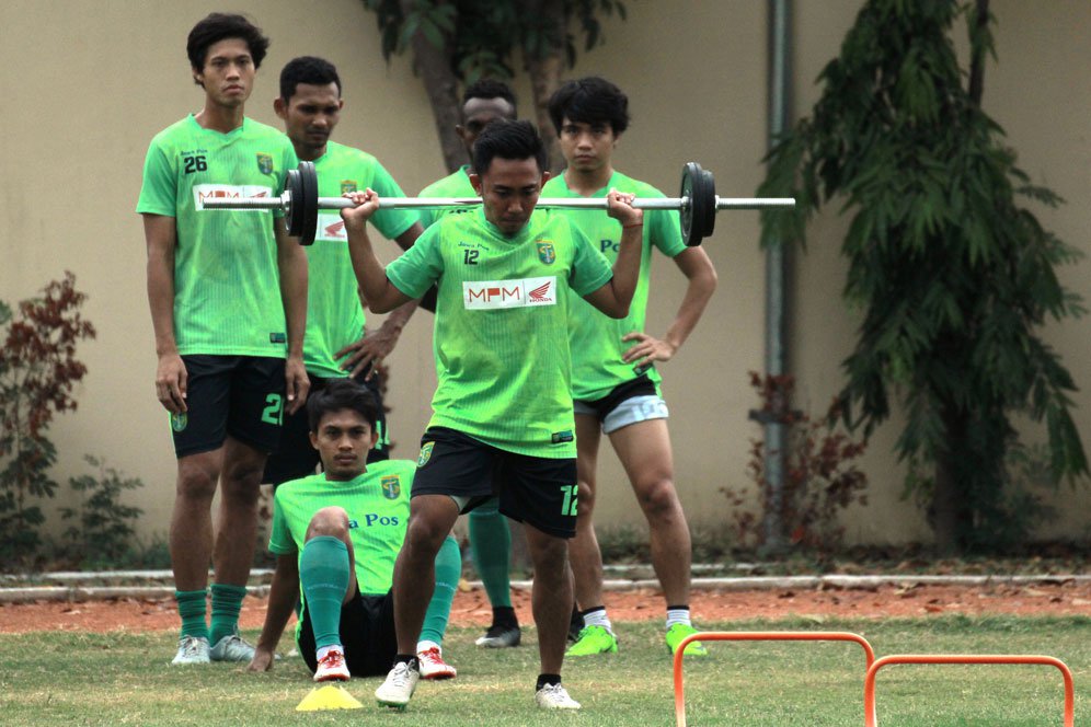 Terlalu Semangat Latihan, Gelandang Persebaya Cedera