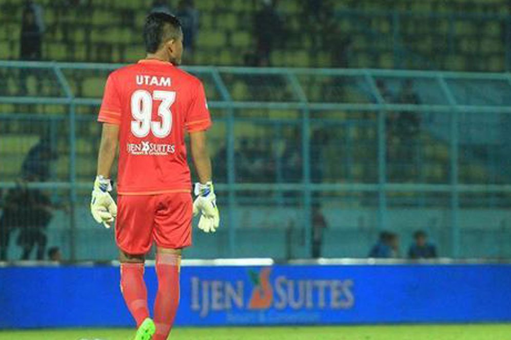 Kebobolan Dua Gol, Utam Rusdiana Mendapat Pembelaan Tim Pelatih Arema