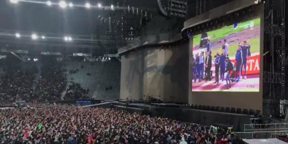 Grup Band U2 Mundurkan Jam Konser Demi Tayangkan Laga Messi cs