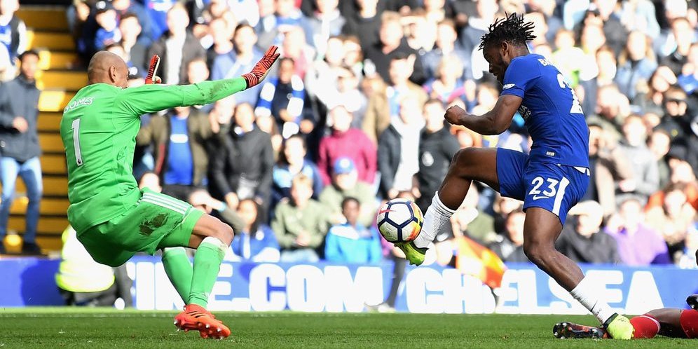 Michy Batshuayi saat bobol gawang Watford.