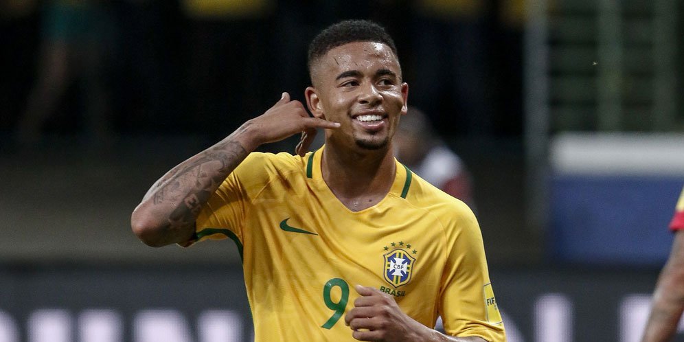 Gabriel Jesus Malah Senang Bersaing dengan Firmino