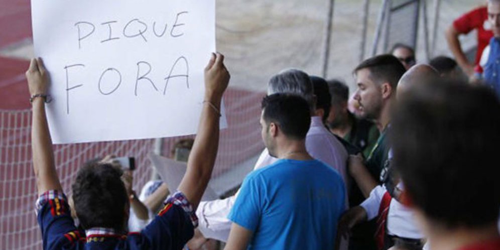 Protes Terhadap Pique.