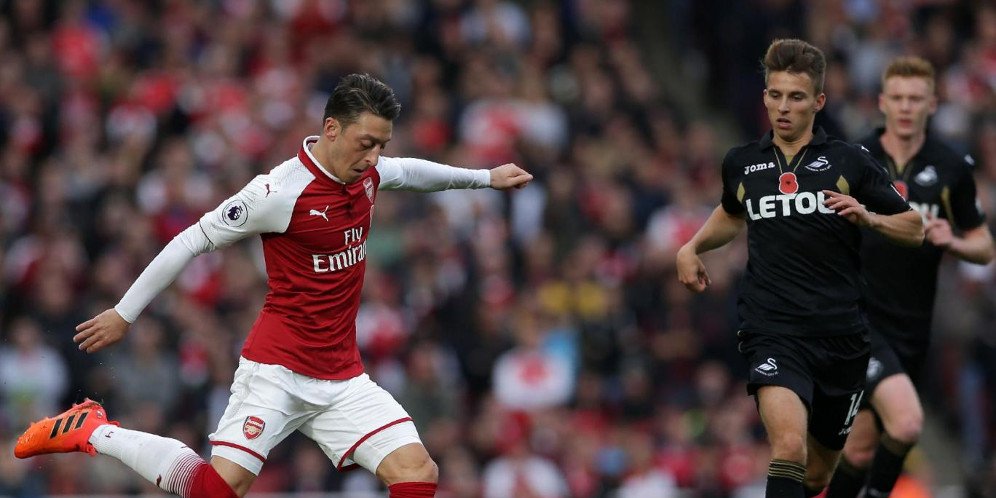 Ozil Dianggap Tak Layak Kenakan Nomor Punggung 10