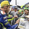 Ini Caranya Dapetin Tanda Tangan Asli Valentino Rossi, Mau Tahu?