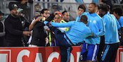 6 Pemain Yang Lepas Kendali di Atas Lapangan 6 Pemain Yang Lepas Kendali di Atas Lapangan