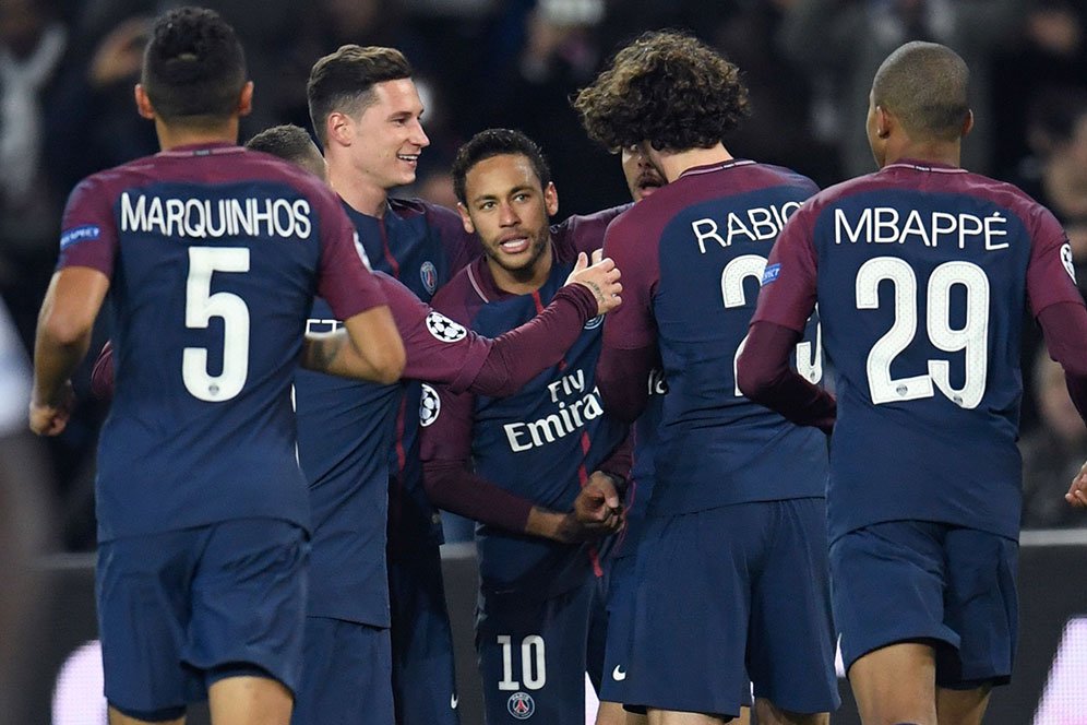 Video: Ultras PSG Lontarkan Makian Untuk Madrid Video: Ultras PSG Lontarkan Makian Untuk Madrid