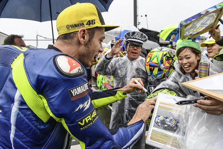 Ini Caranya Dapetin Tanda Tangan Asli Valentino Rossi, Mau Tahu?