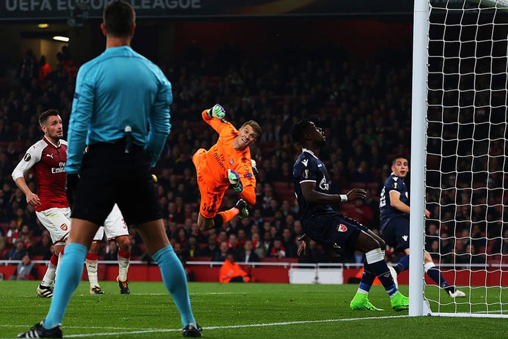 Performa Matt Macey Bikin Wenger Sumringah