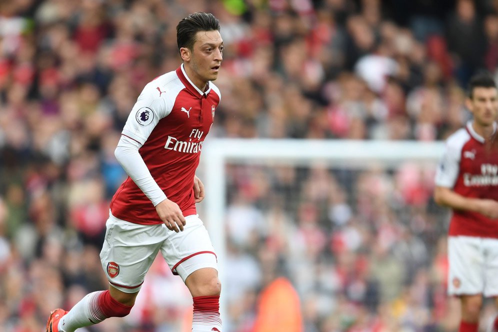 Asal Bukan MU, Wenger Pilih Lepas Ozil ke Barca