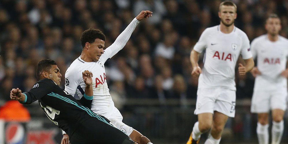 Video: Ditarik Sedikit, Casemiro Limbung Seperti Mabuk