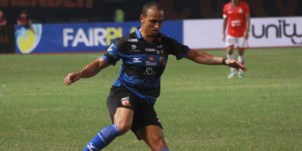 Peter Odemwingie Terangkan Situasinya di Madura United