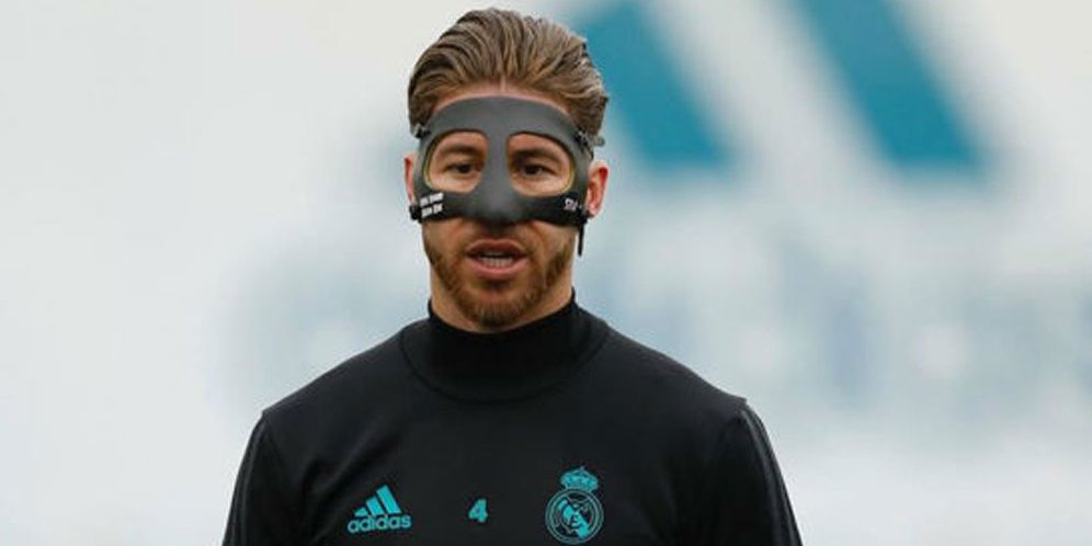 Penampakan Sergio Ramos dengan Topeng di Wajahnya