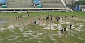 Lapangan Banjir, Suporter Klub Liga 3 Ini Ikut Ngepel
