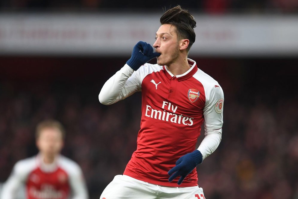 Beri Gaji Termahal, Arsenal Resmi Ikat Ozil Lebih Lama