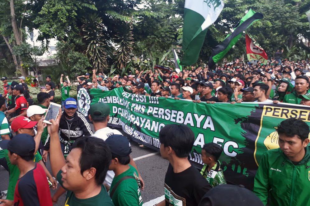 Hijaukan Taman Bungkul, Bonek Ultimatum PSSI