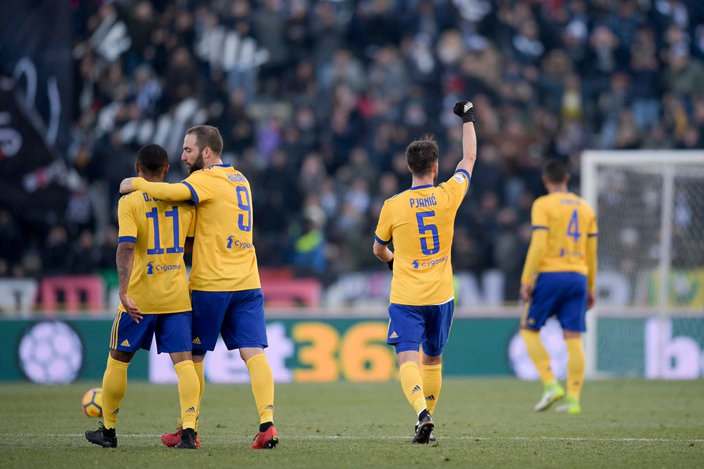Pjanic: Semua Tim Tak Ingin Lihat Juventus Juara Pjanic: Semua Tim Tak Ingin Lihat Juventus Juara