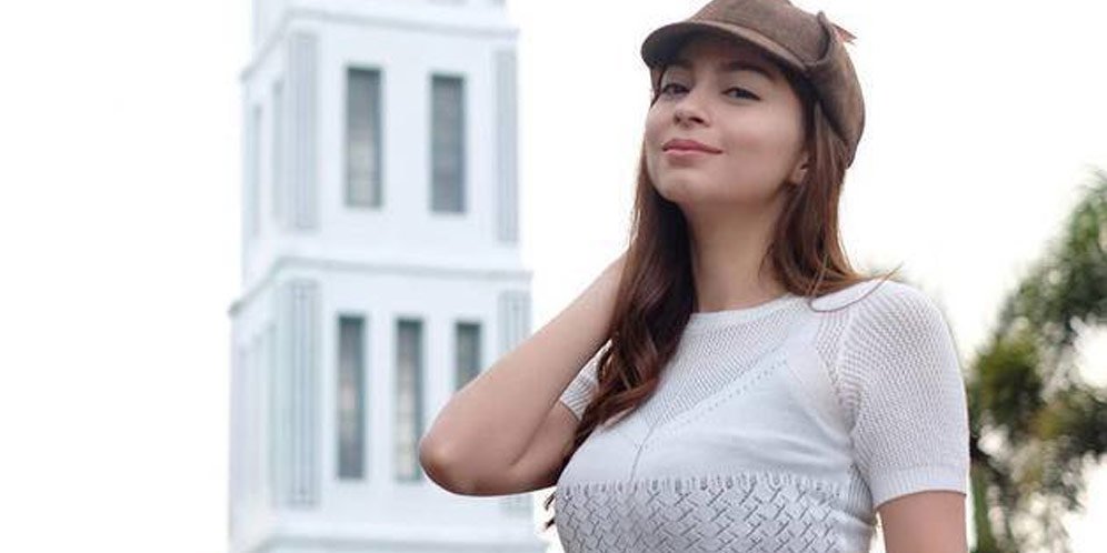 Foto Cantik Presenter Bola Sandra Olga Ini Bisa Bikin Pria Geregetan