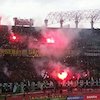 Kericuhan dan Pembakaran Flare Nodai Kemenangan Persebaya