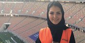 Ini Wanita Saudi Pertama Yang Nonton Sepakbola Langsung di Stadion Ini Wanita Saudi Pertama Yang Nonton Sepakbola Langsung di Stadion