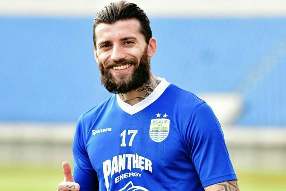 Tetap Main Meski Cedera, Bek Persib Ini Akan Pakai Topeng