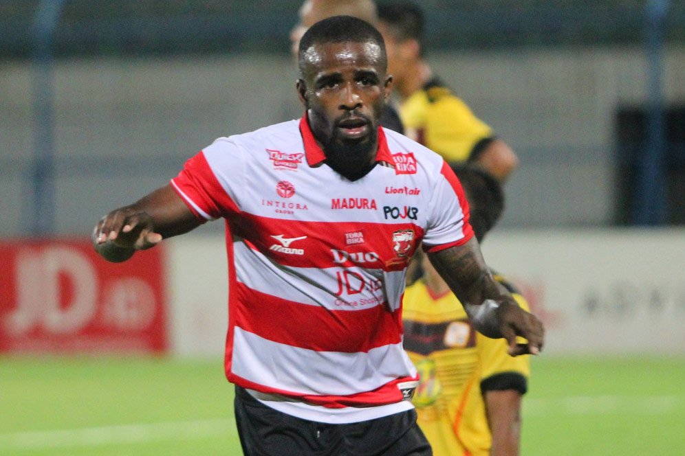 Greg Nwokolo Umbar Kode Kepergiannya dari Madura United