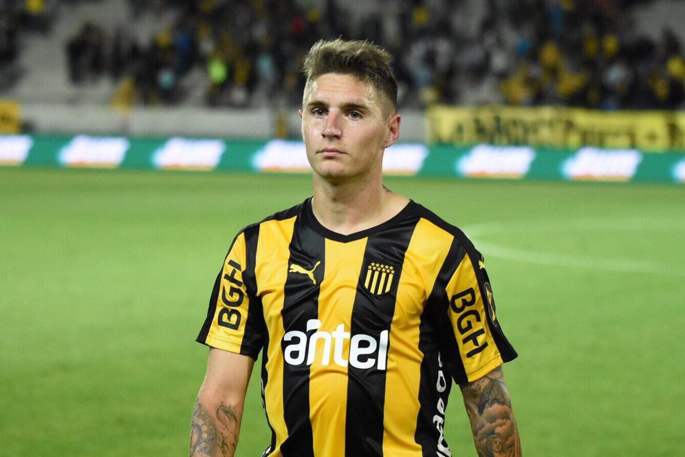 Varela Tolak Pindah ke Inter Milan Varela Tolak Pindah ke Inter Milan