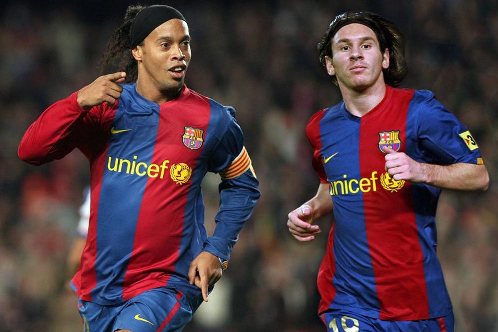 Dari Messi Hingga Puyol, Ini Starting XI Terbaik Mantan Rekan Ronaldinho