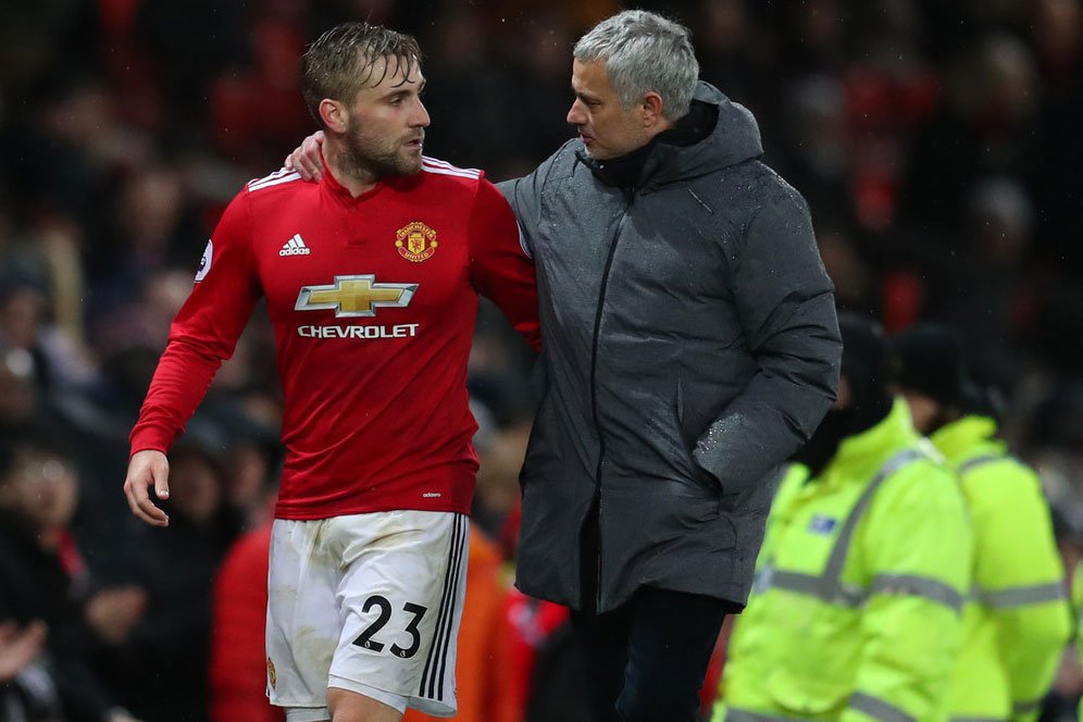 Shaw Bongkar Isi Pesan Teks-nya Dengan Mourinho