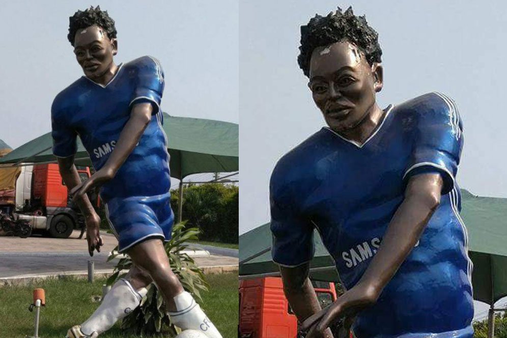 Lebih Absurd dari Ronaldo, Ini Penampakan Patung Michael Essien Lebih Absurd dari Ronaldo, Ini Penampakan Patung Michael Essien