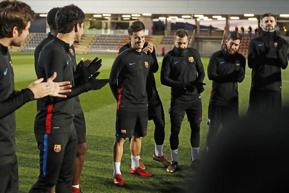 Sambutan Istimewa Barca di Latihan Perdana Coutinho