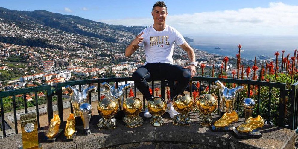 Ronaldo Pamer Piala Dan Beri Kata Kata Super Bola Net