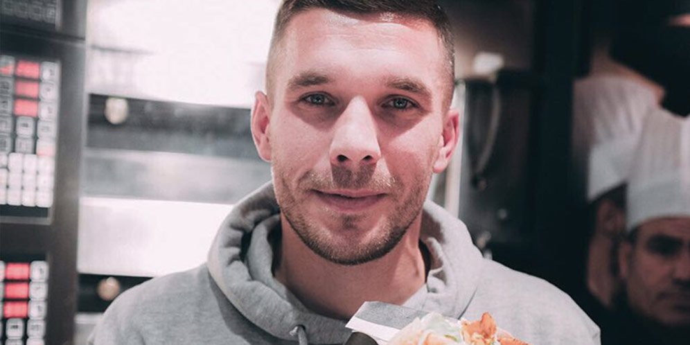 Mantan Pemain Arsenal Ini Buka Warung Kebab, Ramainya Minta Ampun