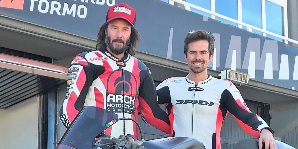 Keanu Reeves 'Hangout' Bareng Juara Dunia GP125 di Valencia Keanu Reeves 'Hangout' Bareng Juara Dunia GP125 di Valencia