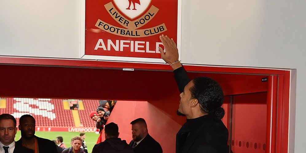 Van Dijk Tak Sabar Main di Anfield