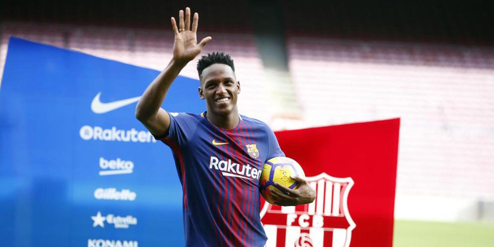 Video: Jalani Sesi Presentasi Resmi di Barca, Mina Gelar Ritual Aneh