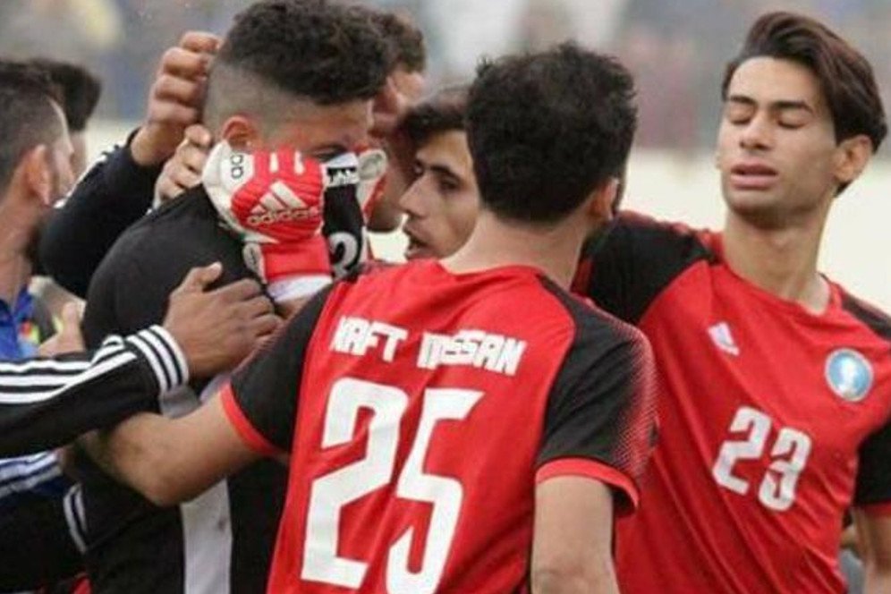 Mengharukan, Kiper Iran Setia Bela Klub Meski Putranya Baru Berpulang