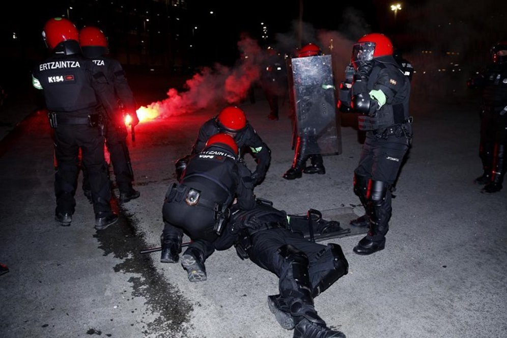 Video: Seorang Polisi Tewas Dalam Bentrok Ultras Bilbao dan Spartak