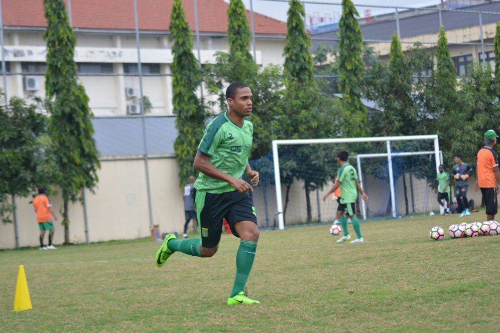 Pelatih Persebaya Belum Bisa Nilai Kualitas Pedro Henrique