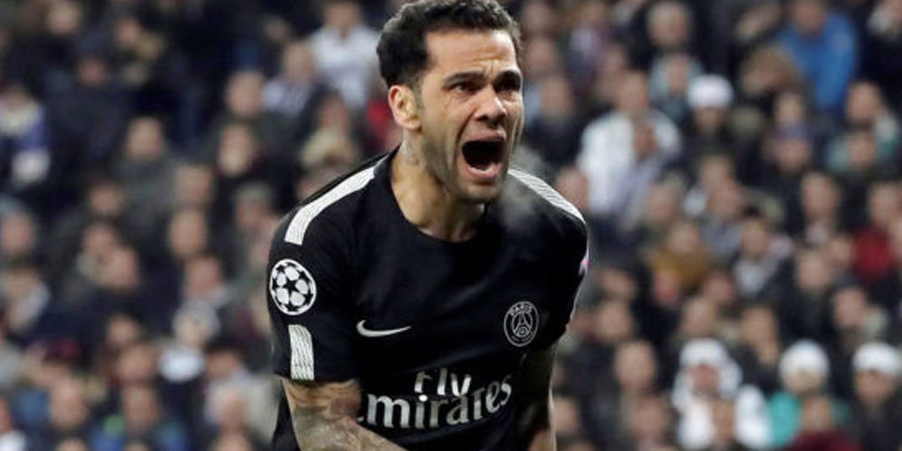 Dani Alves Merapat ke Manchester City?