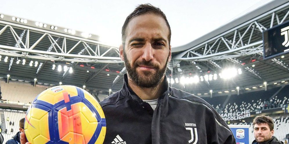 Meski ada Maurizio Sarri, Juventus Tetap Jual Gonzalo Higuain