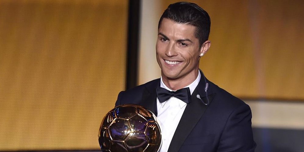 Cristiano Ronaldo Ballon d'or. Криштиану Роналду 2 золотых мяча.