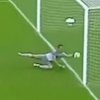 Video: Perjuangan Gigih Kiper Gagalkan Gol Ini Layak Diacungi Jempol Video: Perjuangan Gigih Kiper Gagalkan Gol Ini Layak Diacungi Jempol